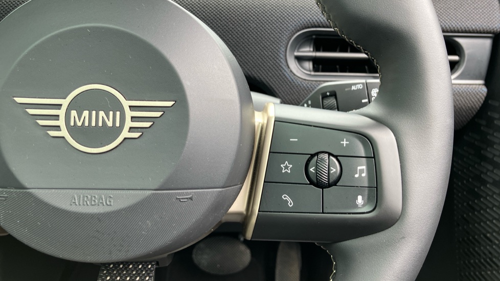 MINI Cooper 2.0 S Classic 5dr Auto Petrol Hatchback - Image 18