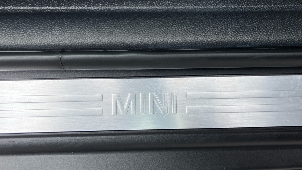 MINI Cooper 2.0 S Classic 5dr Auto Petrol Hatchback - Image 55