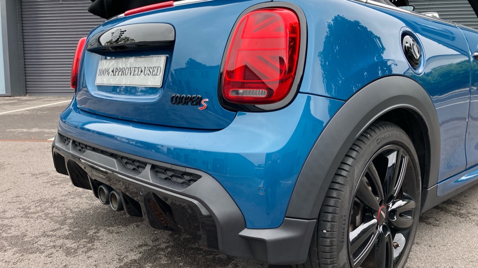 MINI Convertible 2.0 Cooper S Sport 2dr Auto Petrol Convertible - Image 43