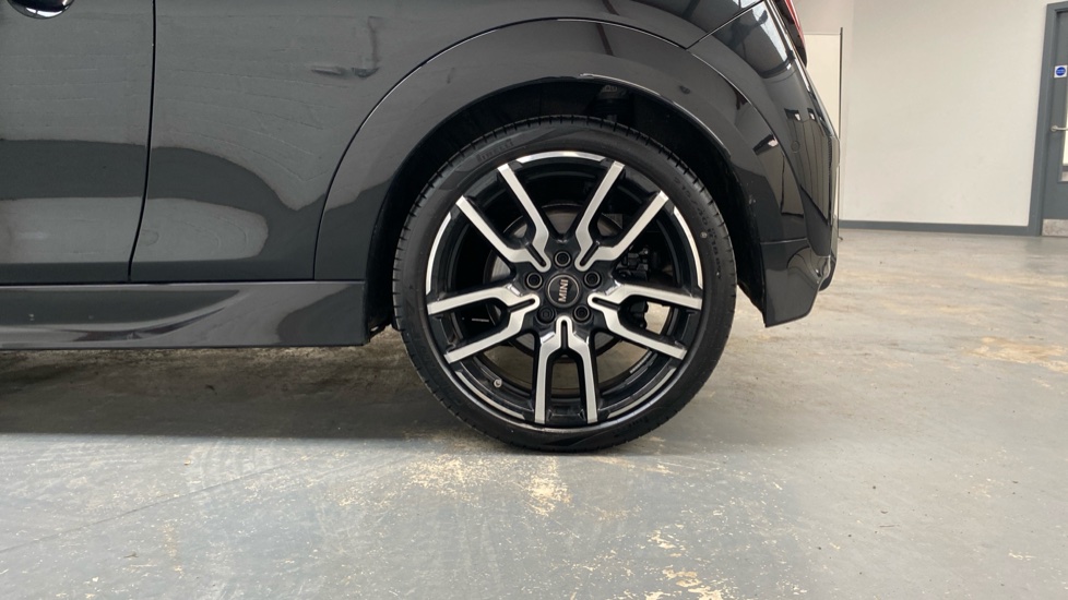 MINI Cooper 2.0 S Sport 3dr Auto Petrol Hatchback - Image 31