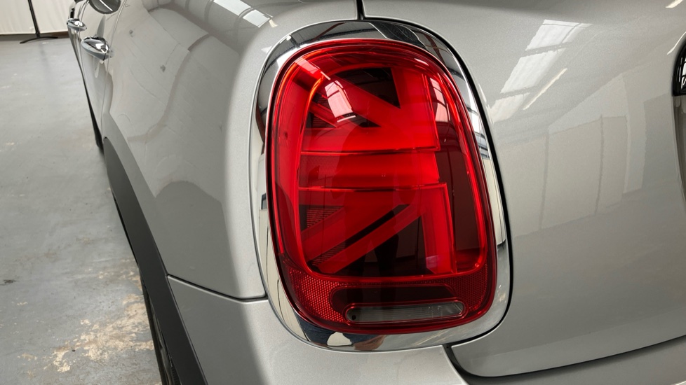 MINI Hatchback 1.5 Cooper Classic Premium 5dr Auto Petrol Hatchback - Image 22
