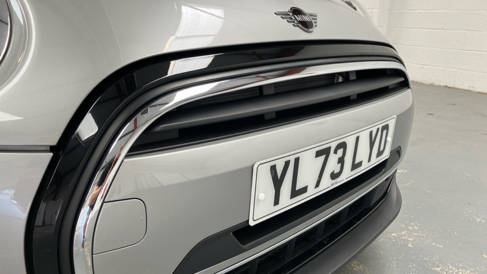 MINI Hatchback 1.5 Cooper Classic Premium 5dr Auto Petrol Hatchback - Image 25