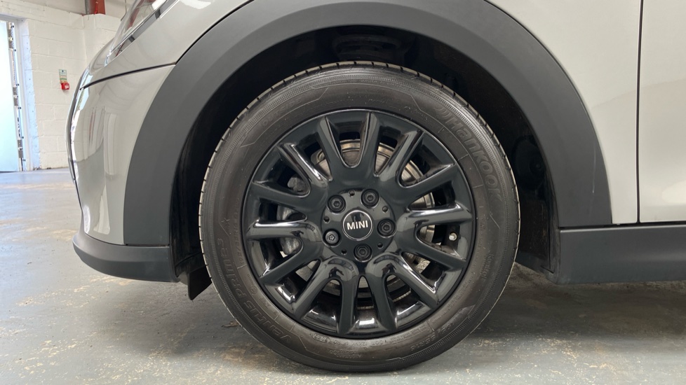MINI Hatchback 1.5 Cooper Classic Premium 5dr Auto Petrol Hatchback - Image 28