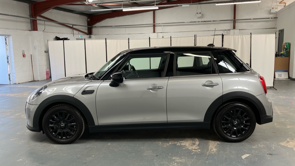 MINI Hatchback 1.5 Cooper Classic Premium 5dr Auto Petrol Hatchback - Image 29