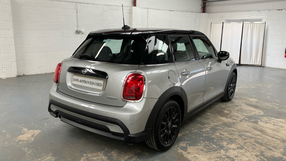 MINI Hatchback 1.5 Cooper Classic Premium 5dr Auto Petrol Hatchback - Image 31
