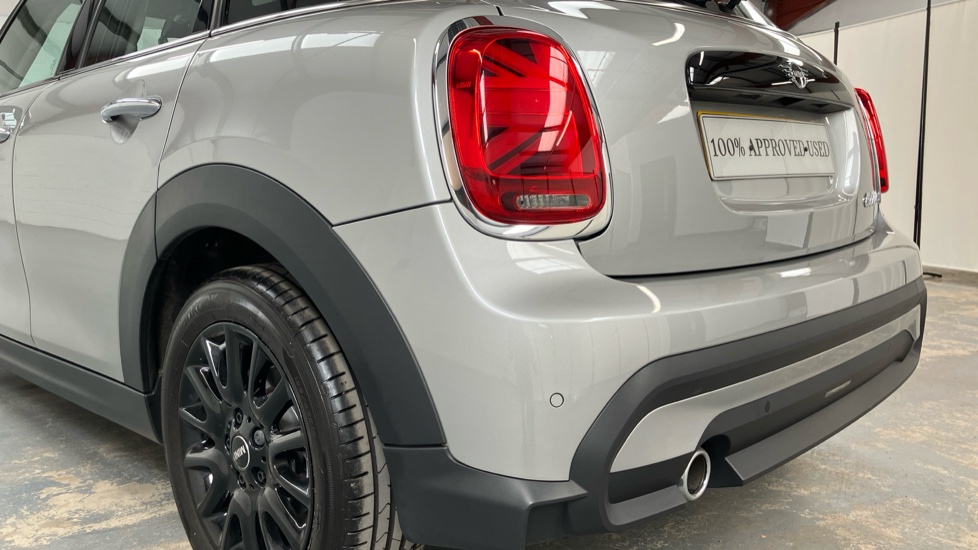 MINI Hatchback 1.5 Cooper Classic Premium 5dr Auto Petrol Hatchback - Image 33