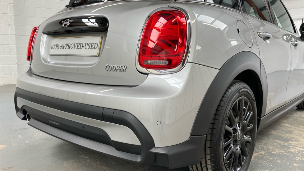 MINI Hatchback 1.5 Cooper Classic Premium 5dr Auto Petrol Hatchback - Image 34