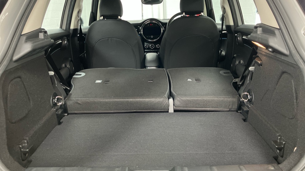 MINI Hatchback 1.5 Cooper Classic Premium 5dr Auto Petrol Hatchback - Image 38