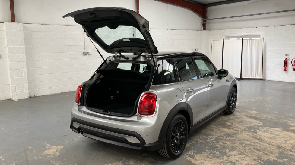 MINI Hatchback 1.5 Cooper Classic Premium 5dr Auto Petrol Hatchback - Image 40