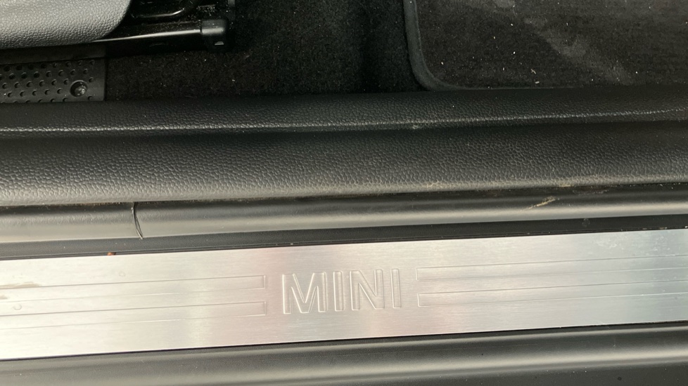 MINI Hatchback 1.5 Cooper Classic Premium 5dr Auto Petrol Hatchback - Image 47