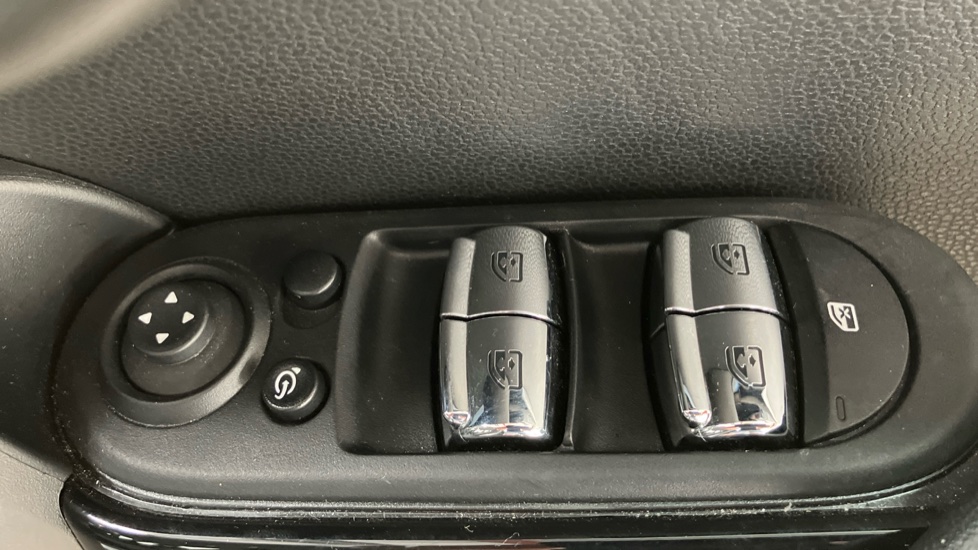 MINI Hatchback 1.5 Cooper Classic Premium 5dr Auto Petrol Hatchback - Image 52