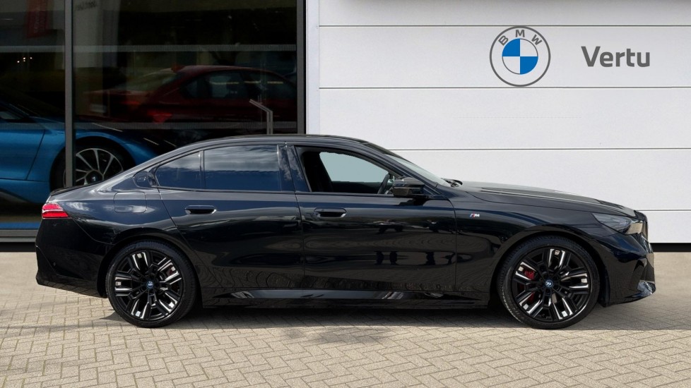 BMW i5 442kW M60 xDrive 84kWh 4dr Auto Electric Saloon - Image 3