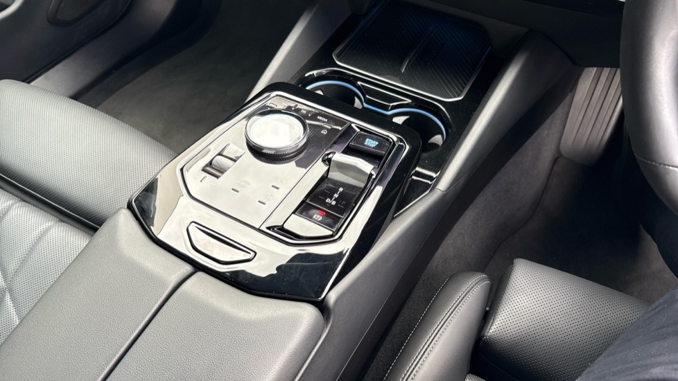 BMW i5 442kW M60 xDrive 84kWh 4dr Auto Electric Saloon - Image 10