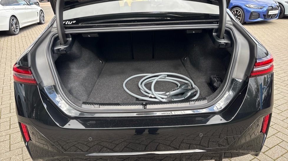 BMW i5 442kW M60 xDrive 84kWh 4dr Auto Electric Saloon - Image 13