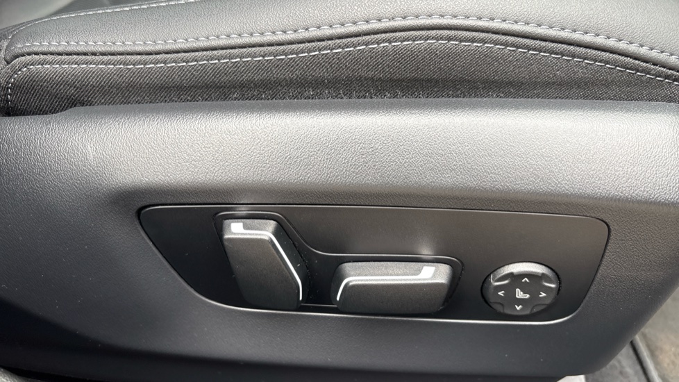 BMW i5 442kW M60 xDrive 84kWh 4dr Auto Electric Saloon - Image 26