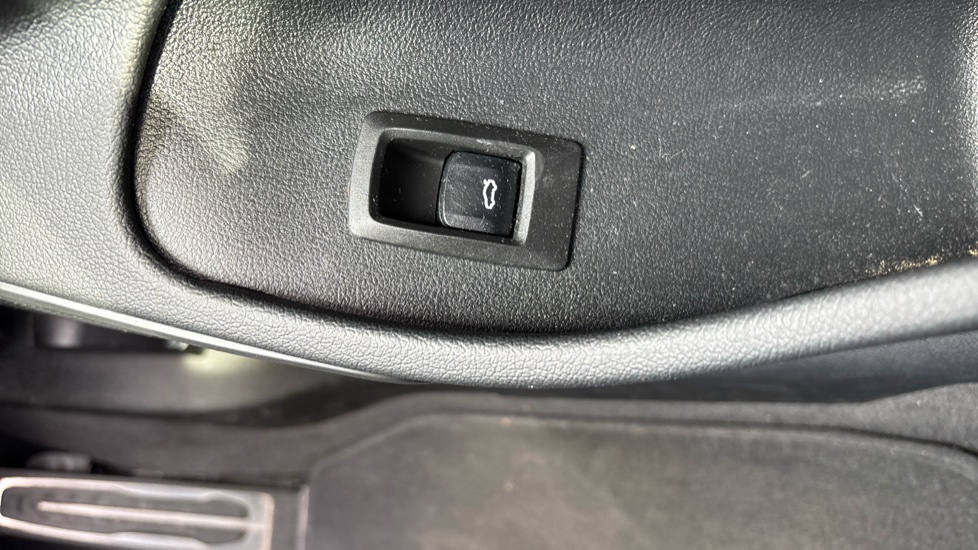 BMW i4 400kW M50 83.9kWh 5dr Auto Electric Hatchback - Image 30