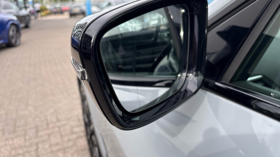 BMW i4 400kW M50 83.9kWh 5dr Auto Electric Hatchback - Image 37