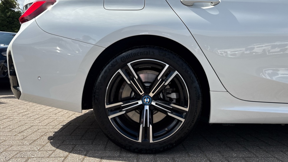 BMW 3 Series 330e M Sport 4dr Step Auto Saloon - Image 14