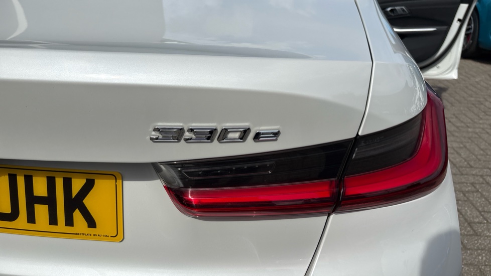 BMW 3 Series 330e M Sport 4dr Step Auto Saloon - Image 32