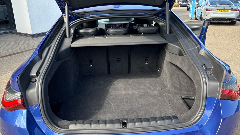 BMW i4 400kW M50 83.9kWh 5dr Auto Electric Hatchback - Image 13