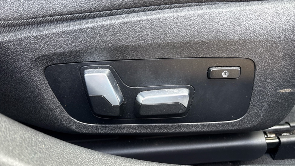 BMW i4 400kW M50 83.9kWh 5dr Auto Electric Hatchback - Image 28