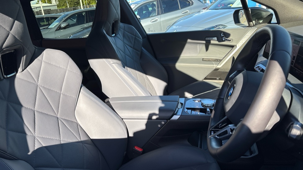 BMW iX 300kW xDrive45 Sport 101kWh 5dr Auto [Skylounge] Electric Estate - Image 11