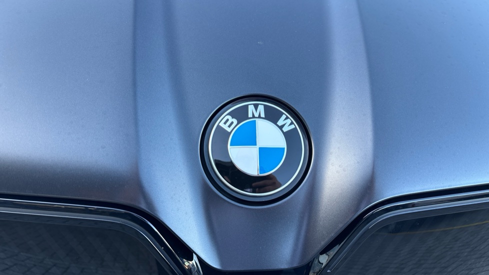 BMW iX 300kW xDrive45 Sport 101kWh 5dr Auto [Skylounge] Electric Estate - Image 26