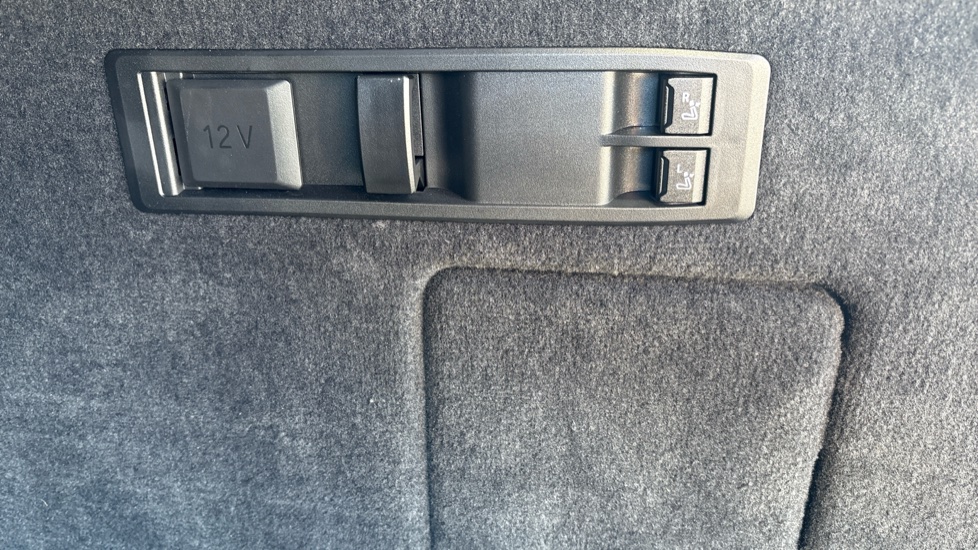 BMW iX 300kW xDrive45 Sport 101kWh 5dr Auto [Skylounge] Electric Estate - Image 42