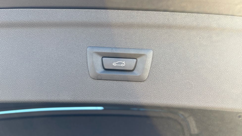 BMW iX 300kW xDrive45 Sport 101kWh 5dr Auto [Skylounge] Electric Estate - Image 43