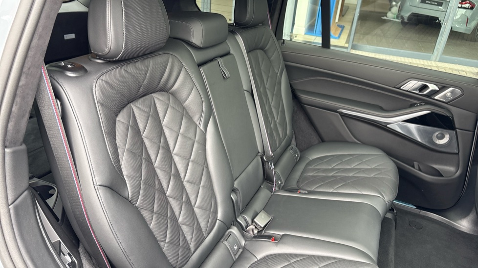 BMW X7 xDrive40i MHT M Sport 5dr Step Auto Petrol Estate - Image 12