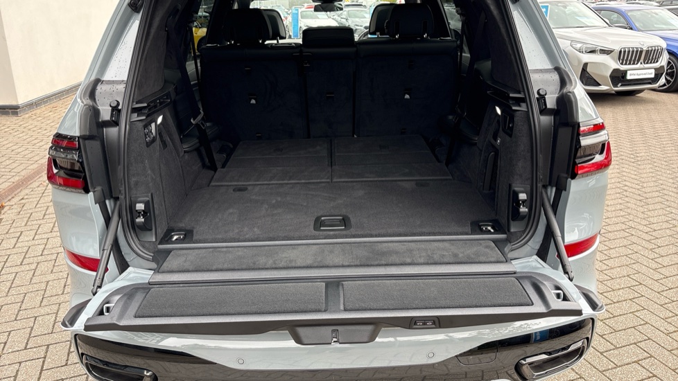 BMW X7 xDrive40i MHT M Sport 5dr Step Auto Petrol Estate - Image 13