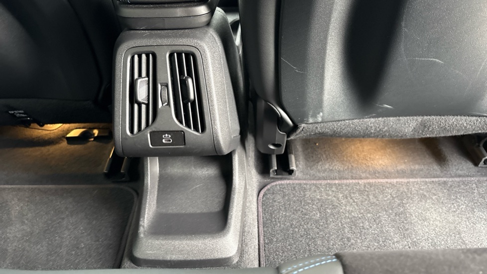 BMW iX2 150kW eDrive20 M Sport 65kWh 5dr Auto [Tech/Pro] Electric Hatchback - Image 30