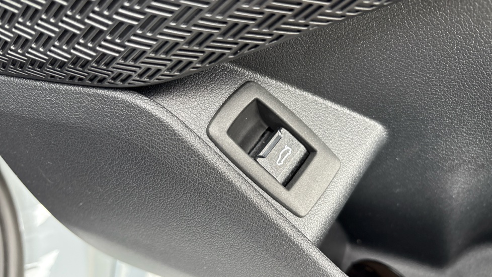 BMW iX2 150kW eDrive20 M Sport 65kWh 5dr Auto [Tech/Pro] Electric Hatchback - Image 31