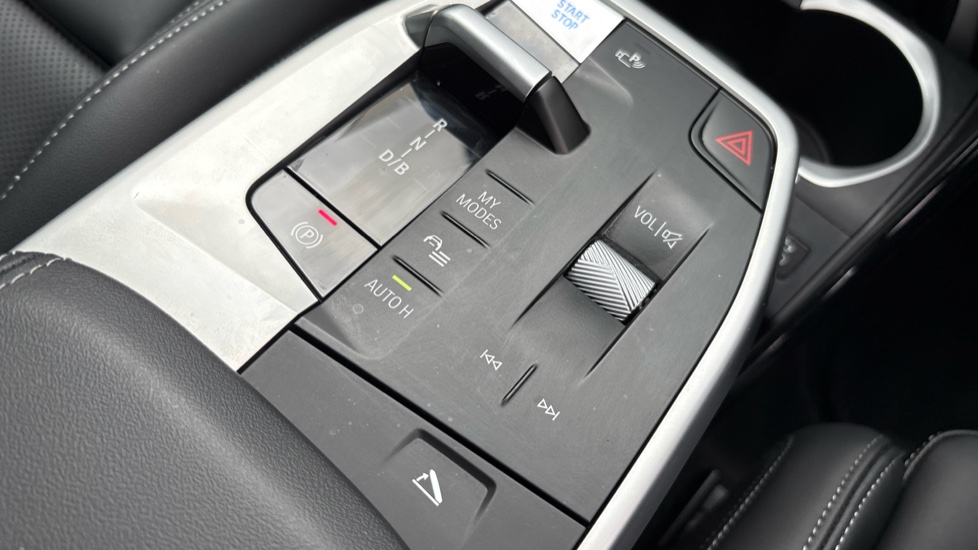 BMW iX1 150kW eDrive20 M Sport 65kWh 5dr Auto [Tech/Pro] Electric Estate - Image 19