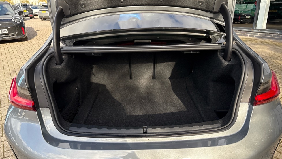 BMW 3 Series 320d MHT M Sport 5dr Step Auto [Pro Pack] Diesel Estate - Image 13