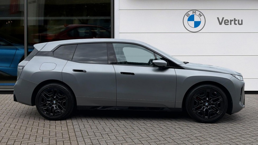 BMW iX 300kW xDrive45 M Sport 101kWh 5dr Auto [Tech] Electric Estate - Image 3