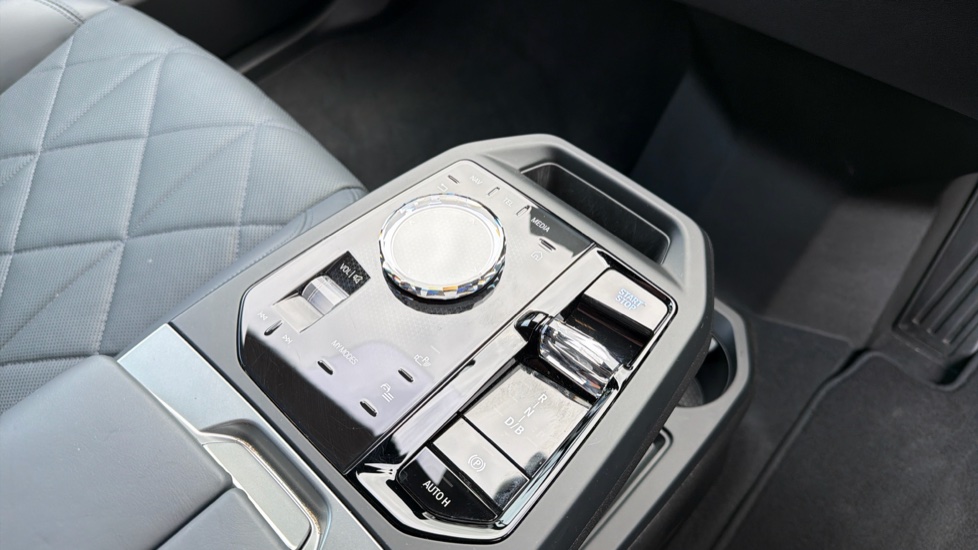 BMW iX 300kW xDrive45 M Sport 101kWh 5dr Auto [Tech] Electric Estate - Image 10