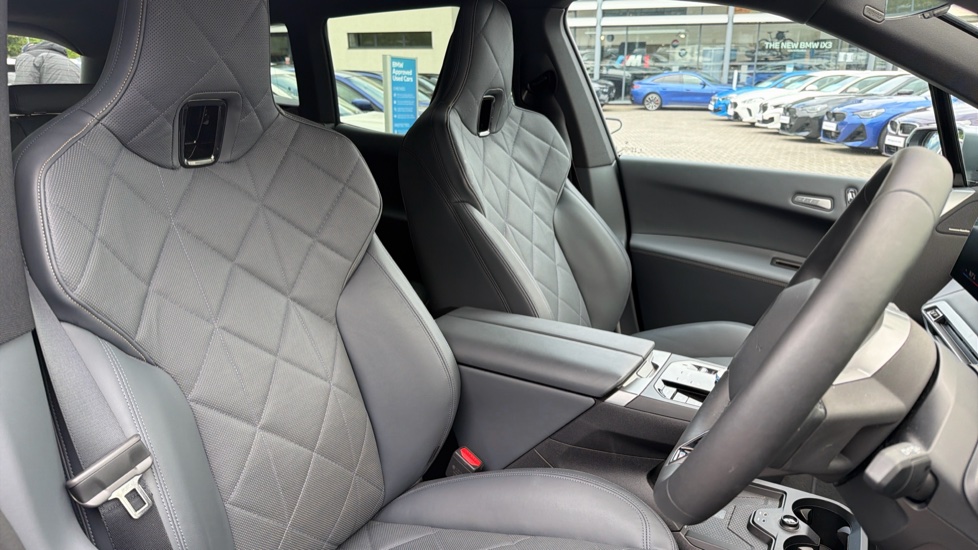 BMW iX 300kW xDrive45 M Sport 101kWh 5dr Auto [Tech] Electric Estate - Image 11