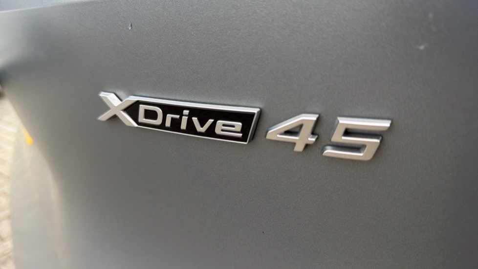 BMW iX 300kW xDrive45 M Sport 101kWh 5dr Auto [Tech] Electric Estate - Image 30