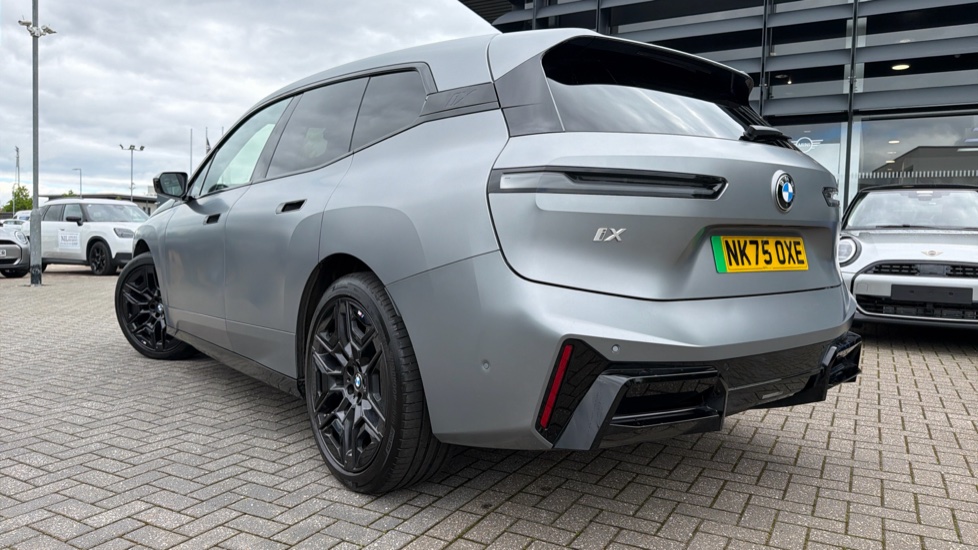 BMW iX 300kW xDrive45 M Sport 101kWh 5dr Auto [Tech] Electric Estate - Image 32