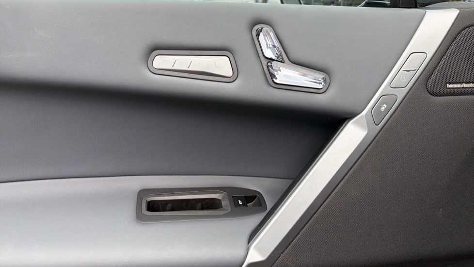 BMW iX 300kW xDrive45 M Sport 101kWh 5dr Auto [Tech] Electric Estate - Image 33