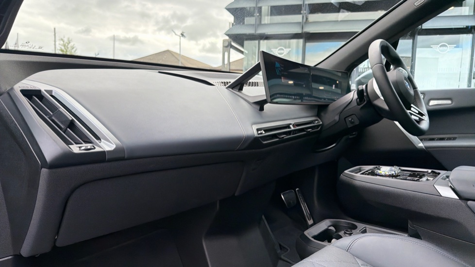BMW iX 300kW xDrive45 M Sport 101kWh 5dr Auto [Tech] Electric Estate - Image 38