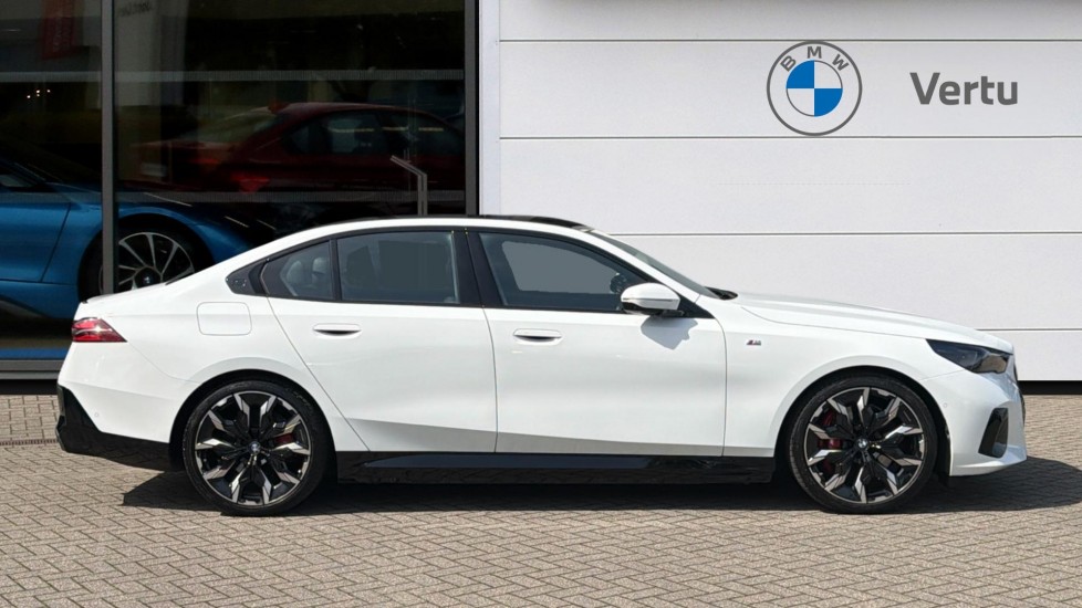 BMW i5 250kW eDrive40 M Sport Pro 84kWh 4dr Auto [Tech+] Electric Saloon - Image 3