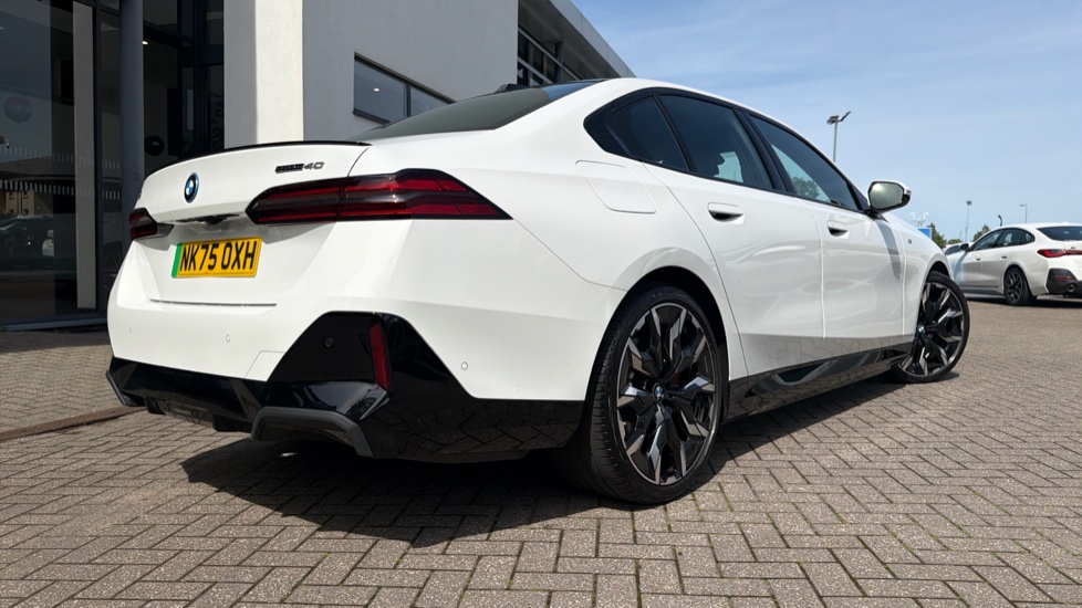 BMW i5 250kW eDrive40 M Sport Pro 84kWh 4dr Auto [Tech+] Electric Saloon - Image 37