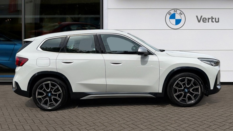 BMW iX1 230kW xDrive30 xLine 65kWh 5dr Auto Electric Estate - Image 3