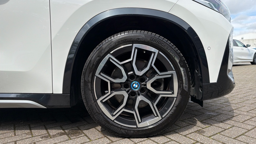 BMW iX1 230kW xDrive30 xLine 65kWh 5dr Auto Electric Estate - Image 14