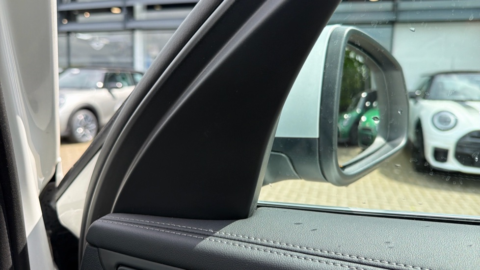 BMW iX1 230kW xDrive30 xLine 65kWh 5dr Auto Electric Estate - Image 20