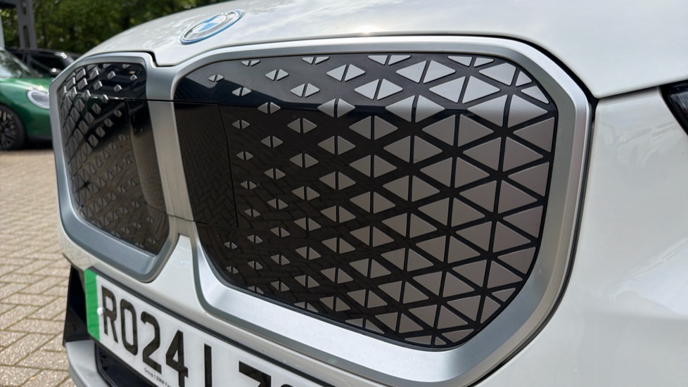 BMW iX1 230kW xDrive30 xLine 65kWh 5dr Auto Electric Estate - Image 24