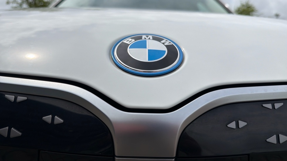 BMW iX1 230kW xDrive30 xLine 65kWh 5dr Auto Electric Estate - Image 25
