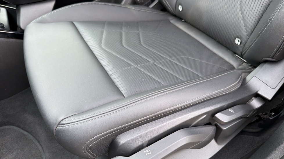 BMW iX1 230kW xDrive30 xLine 65kWh 5dr Auto Electric Estate - Image 34